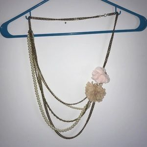 Flower pearl chain necklace. Euc